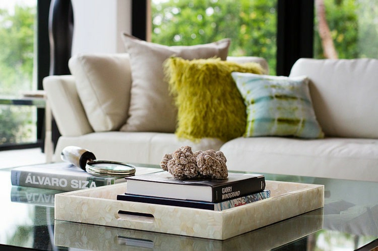 Décor aux accessoires de déco originales canapé et objets de déco uniques