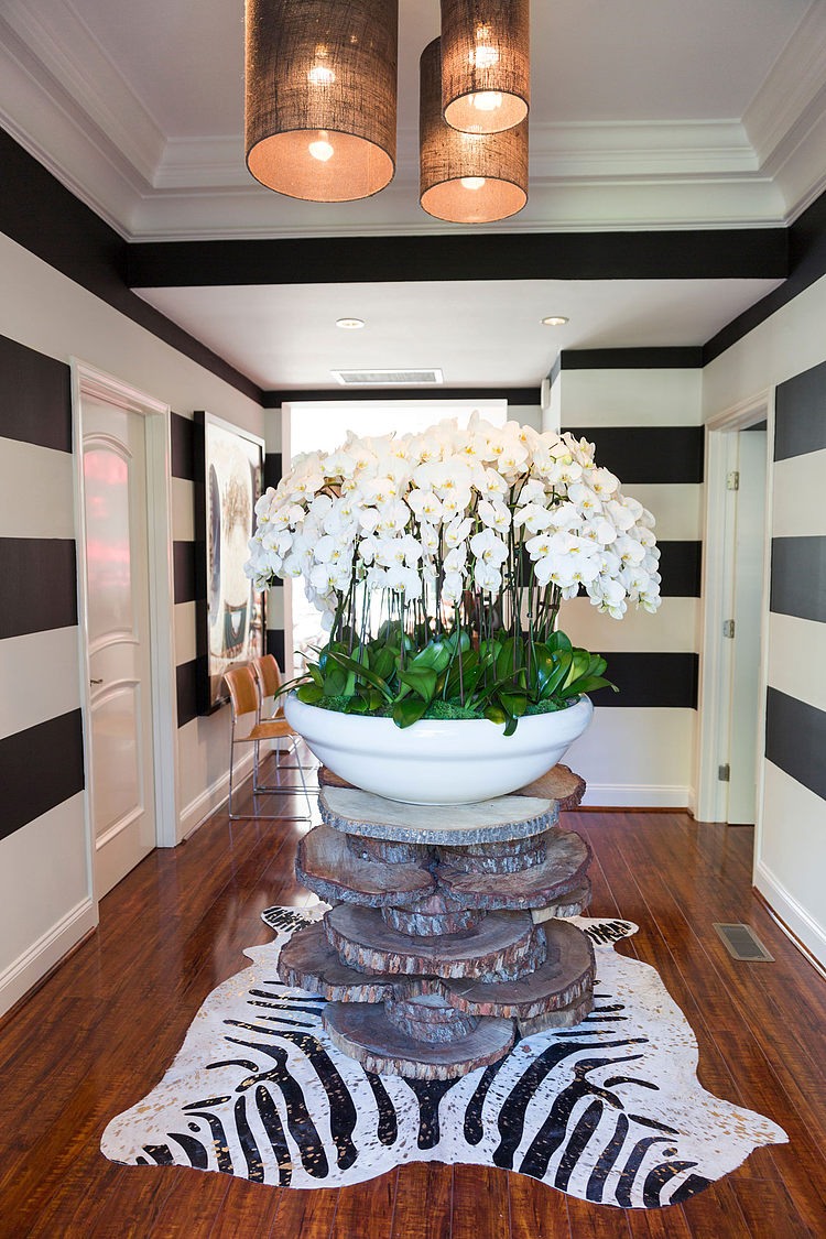Fleurs et peau de bête effet déco de la maison moderne maison moderne de luxe beverly hills