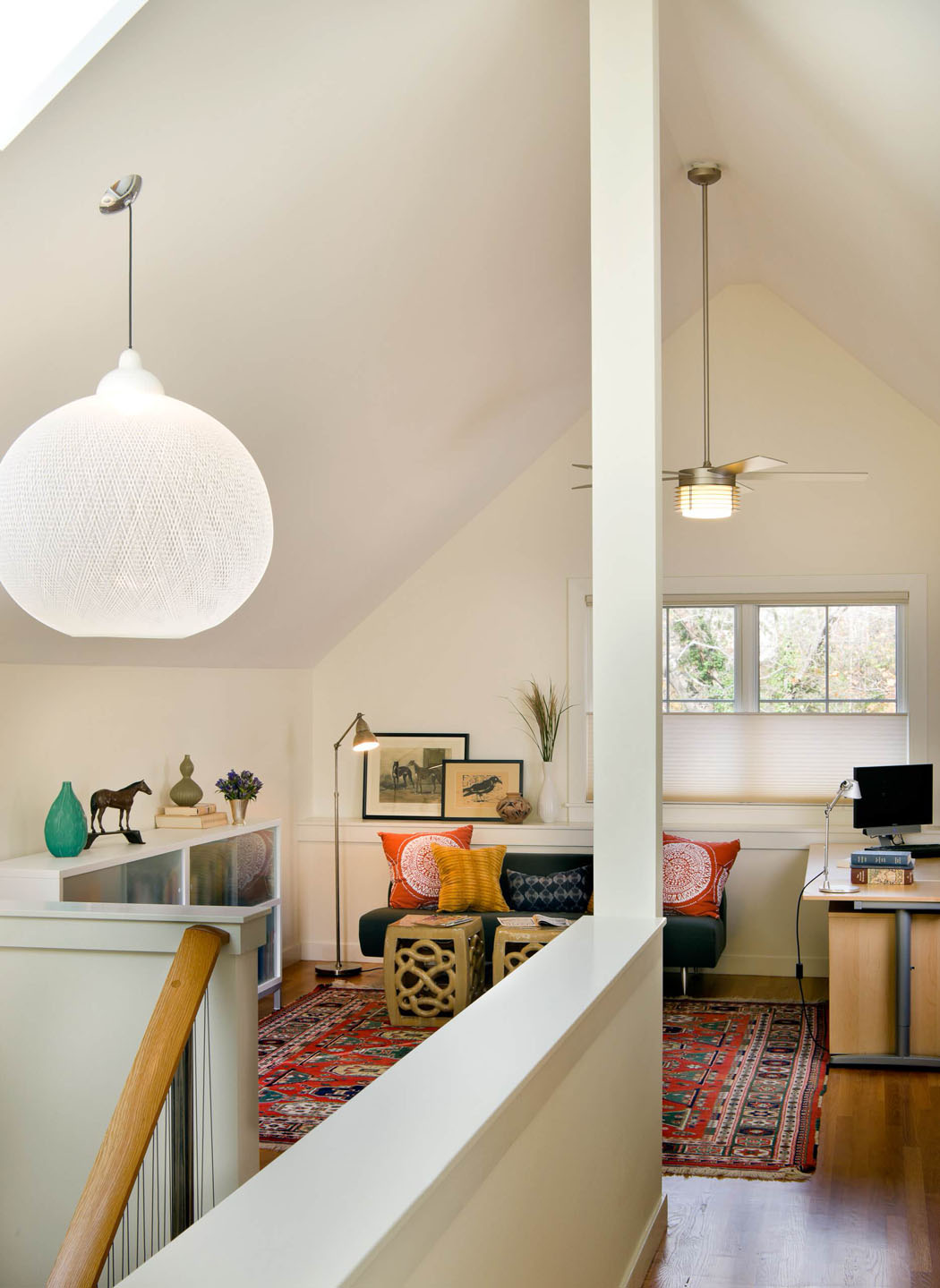 bureau sous le toit maison familiale