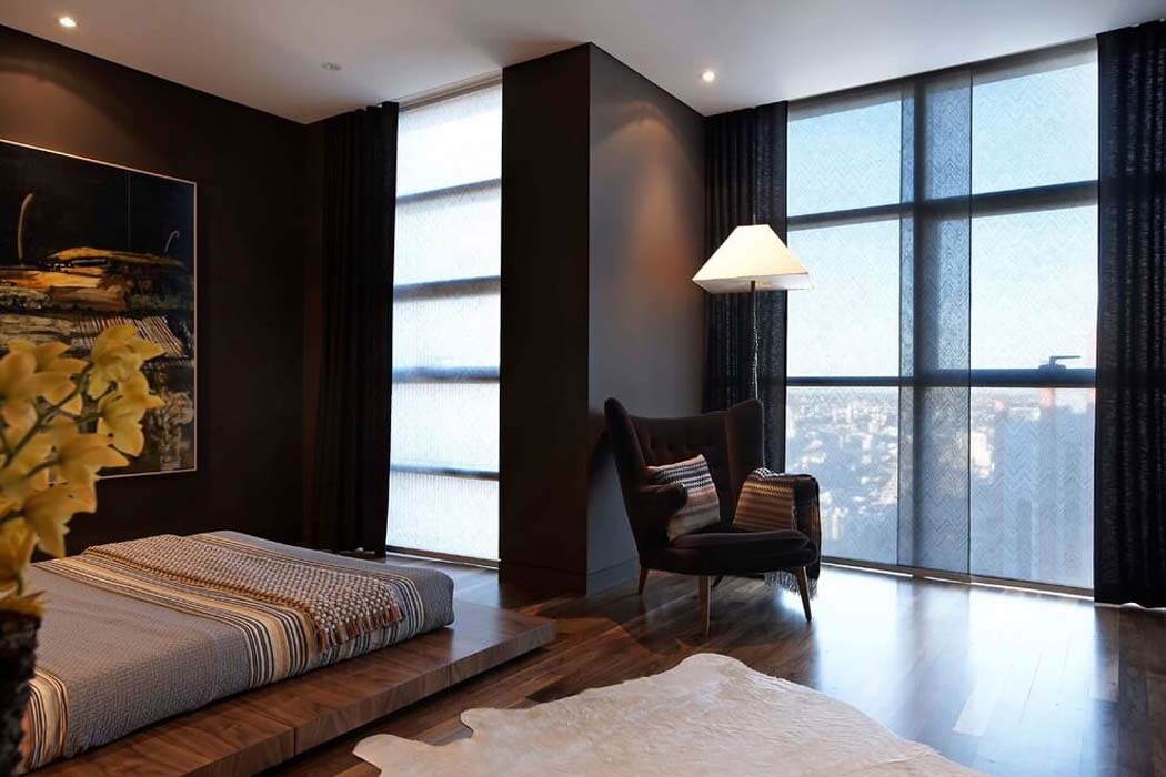 Chambre d’amis dans des tons sombres mais chaleureux et un côté épuré recherché chambre design ameublement marron