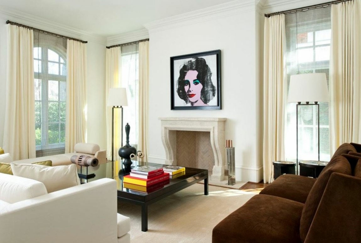 Petit salon de détente déco légèrement pop art et assises bien douillettes intérieur luxueux belle maison familiale