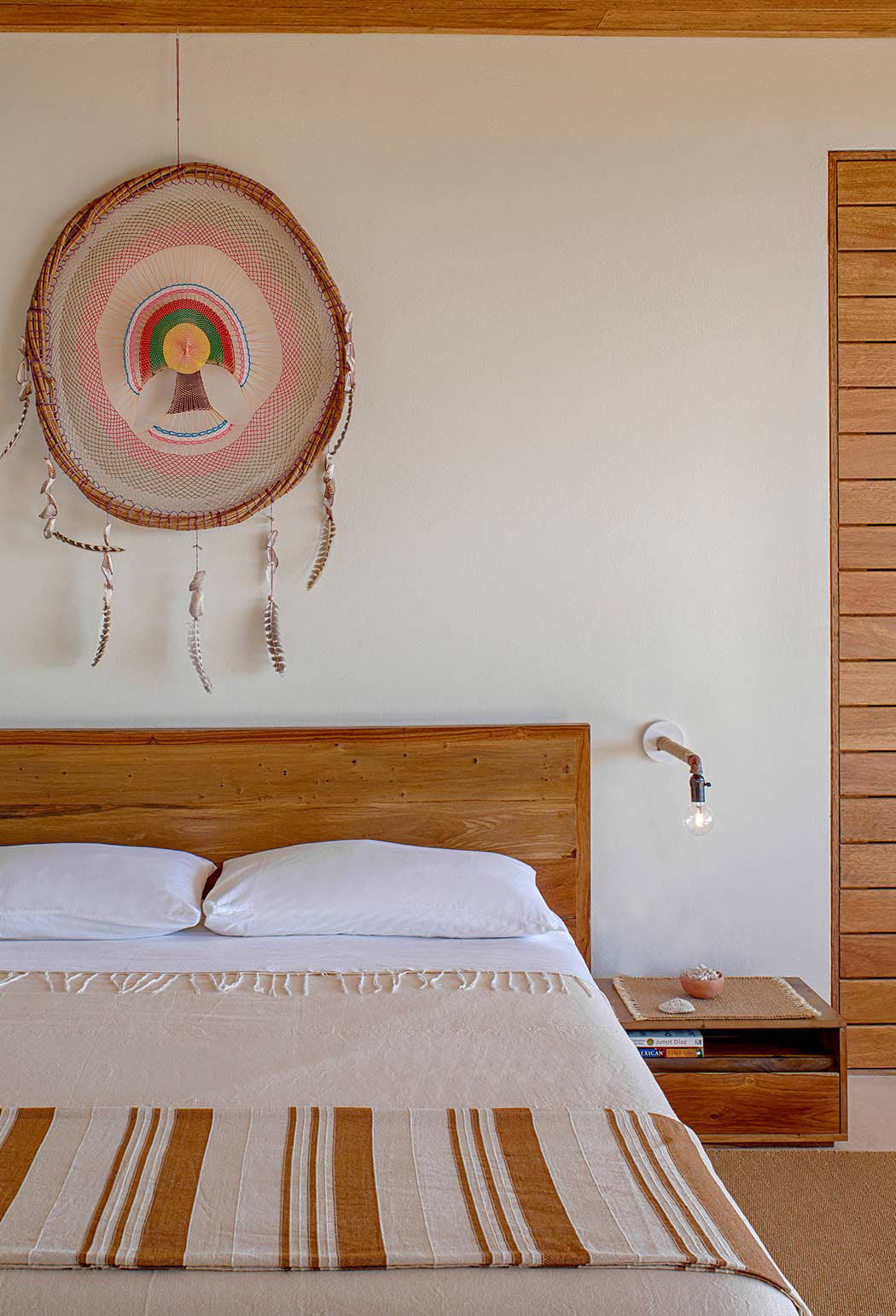 Ameublement minimaliste en bois massif de cette villa contemporaine meubles en bois design minimaliste exotique