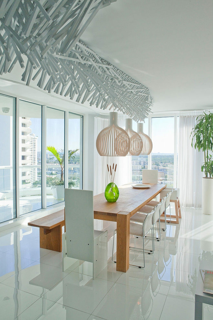 Les baies vitrées laissent admirer le paysage citadin appartement de ville maison logement citadin métropole floride