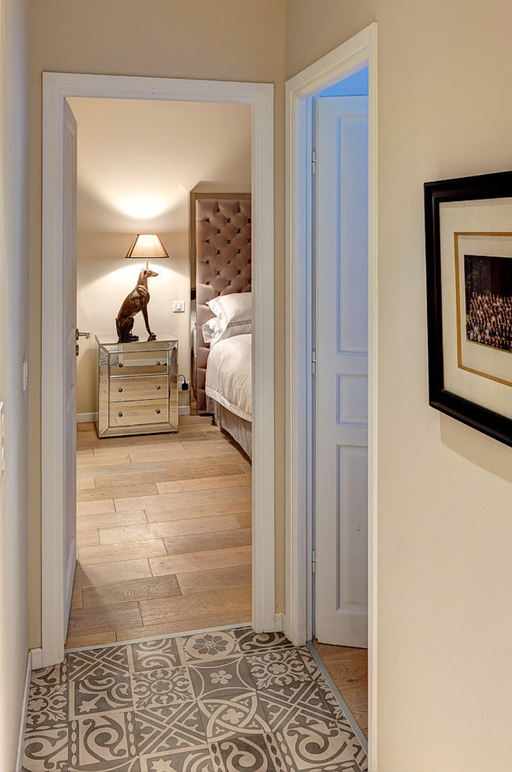 Cet appartement de ville possède deux chambres à coucher chambre à l'ambiance design doux