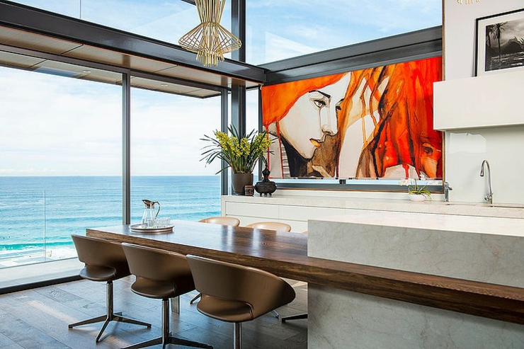 Coin cuisine & salle à manger avec superbe vue sur l’océan vue sur la mer depuis la pièce principale appartement de ville