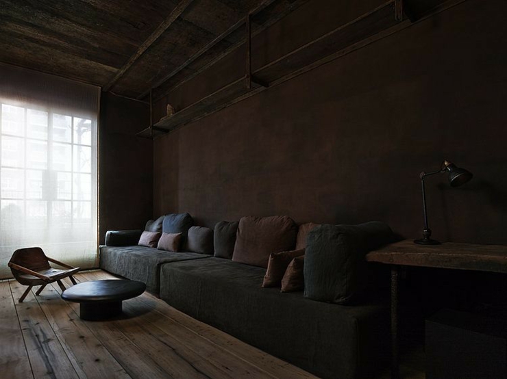 Décor sombre et réelle inspiré par l’époque industriel intérieur rustique appartement de ville