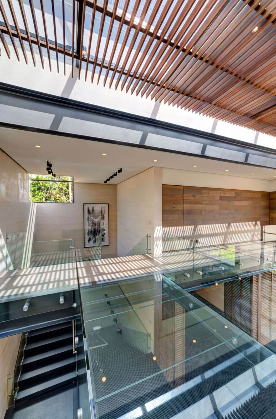 Intérieur à l’agencement très créatif et atypique jouant avec l’espace et la lumière agencement intérieur luxe architecture créative