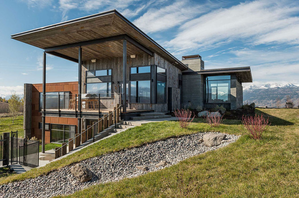 La façade de cette étonnante maison rustique offrant une vue spectaculaire sur son environnement maison de vacances architecture contemporaine