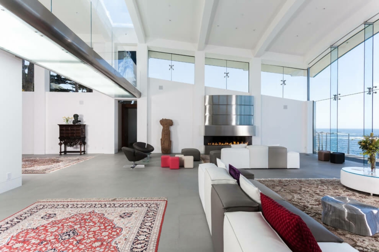 Espace principale de vie très lumineux grâce aux murs vitrés intérieur lumineux séjour luxe