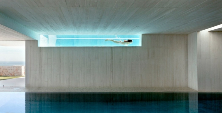 Partie de la piscine outdoor visible depuis la piscine couverte piscine extérieure transparente prestige