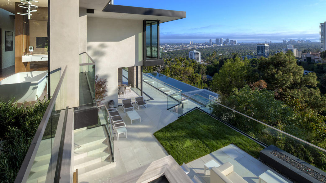 Espaces outdoor crées de manière originale correspondant parfaitement à l’architecture contemporaine de toute la propriété de prestige espace outdoor résidence de luxe millionnaire hollywood