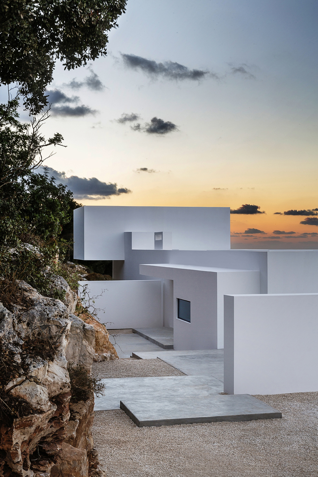 villa de luxe d'architecte en blanc