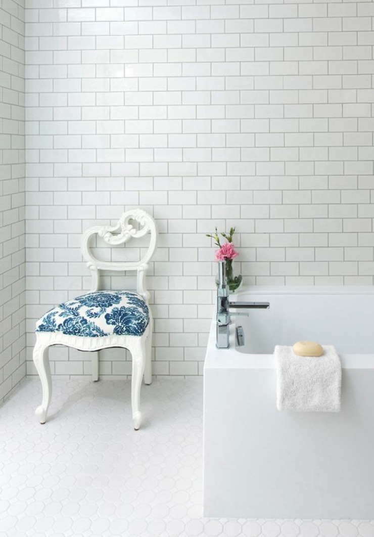baignoire design épurée simple en blanc