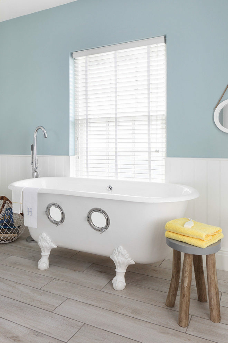 Adorable baignoire pour enfant aux hublots marins baignoire design original sympa enfant