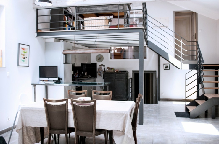 Pièce principale de vie de ce loft industriel au design sobre principale pièce de vie loft industriel