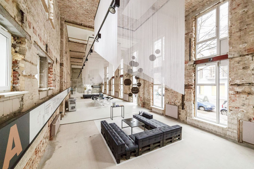 Grandes espaces et beaucoup de lumière pour cet appartement de luxe berlinois mélange des style design intérieur maison moderne