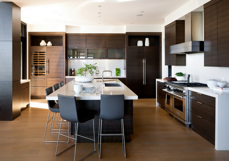 Grande et entièrement équipée cuisine aux placards en bois cuisine moderne design luxe