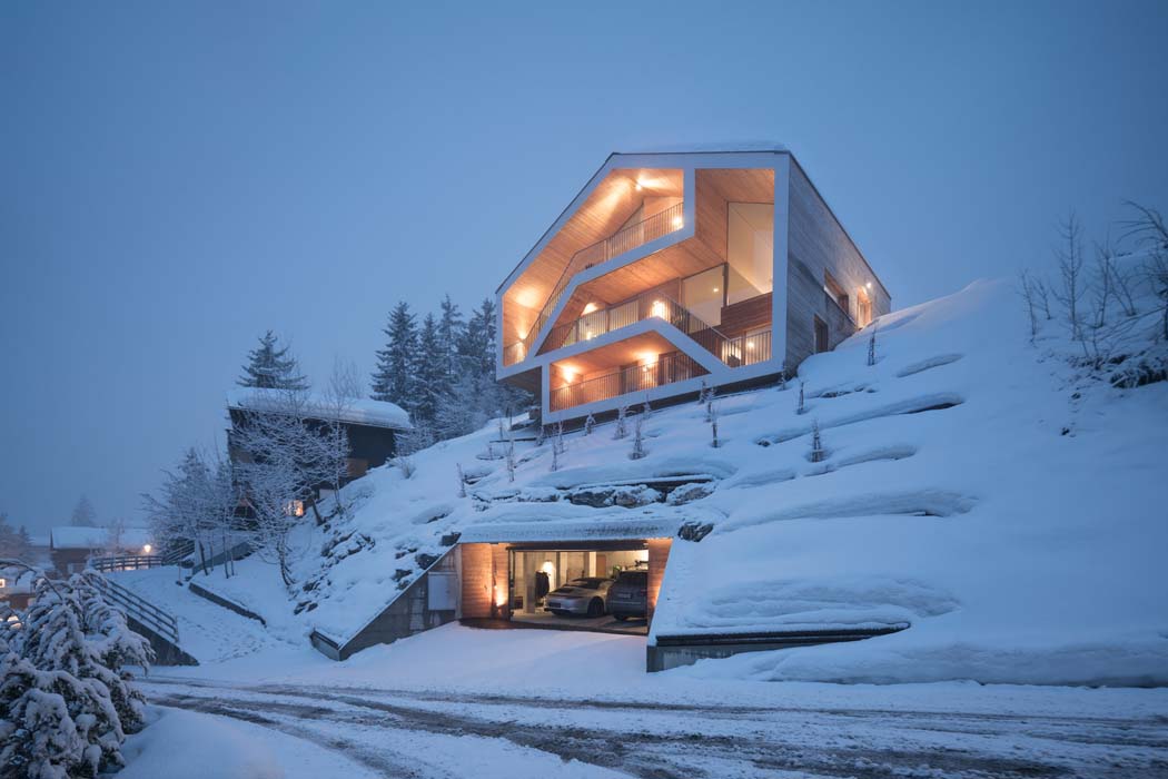 Ce chalet de montagne possède une architecture moderne et un intérieur très original réparti sur quatre niveaux belle rénovation agrandissement chalet de vacances ski