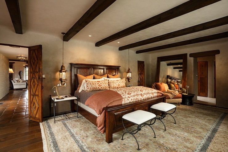 Superbe chambre du propriétaire de la maison rustique chambre propriétaire poutres apparentes massives