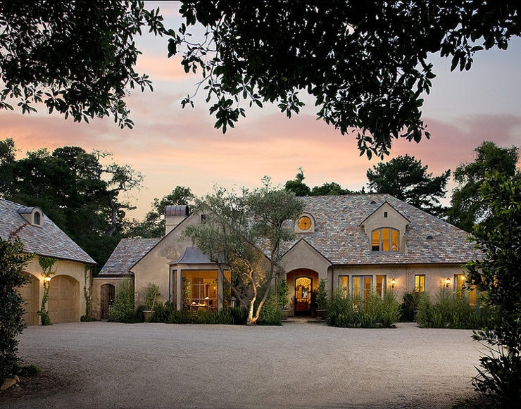 La demeure de charme avec son garage construit à côté résidence de luxe authentique rustique