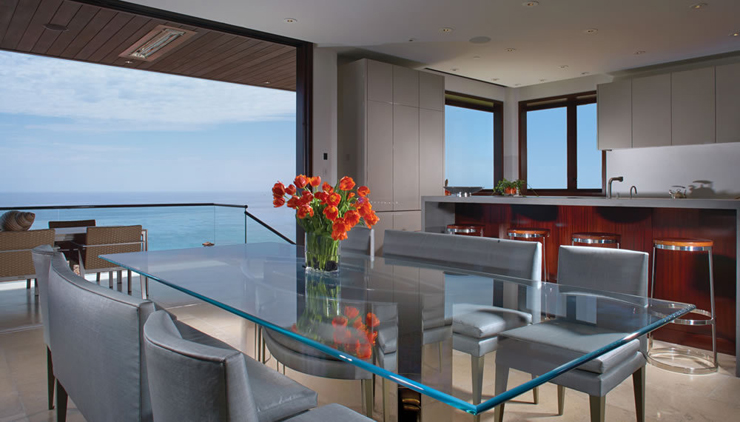 salle à manger vue panoramique sur la côte
