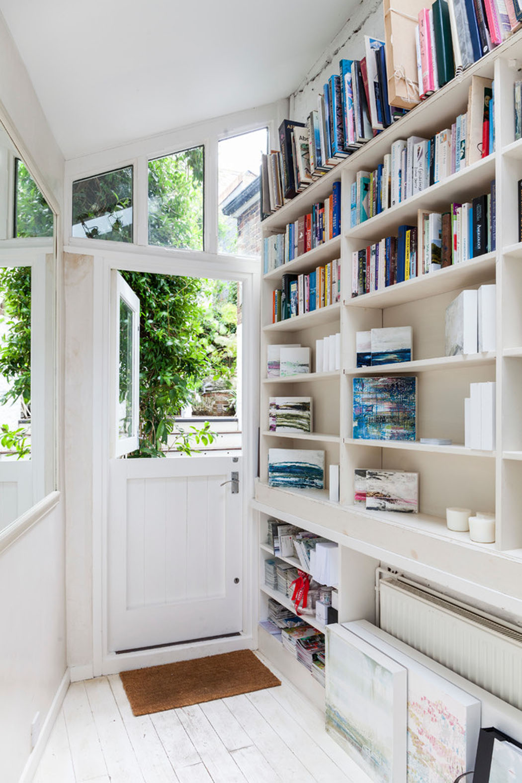 rangement étagère bibliothèque couloir petite maison mitoyenne