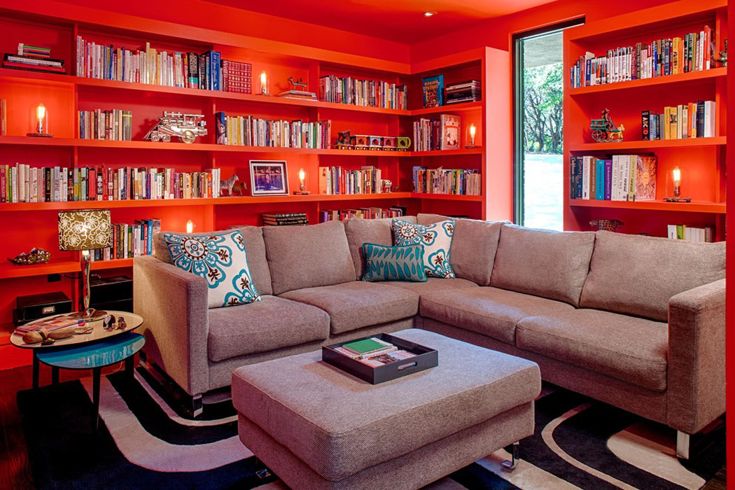 Pièce pour réunir la famille et passer du temps en jouant ou en lisant travaux maison de ville family room