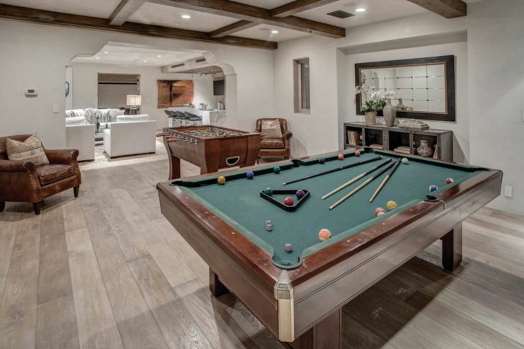 Salle consacrée aux jeux dans cette maison secondaire salle de jeux maison de vacances prestige