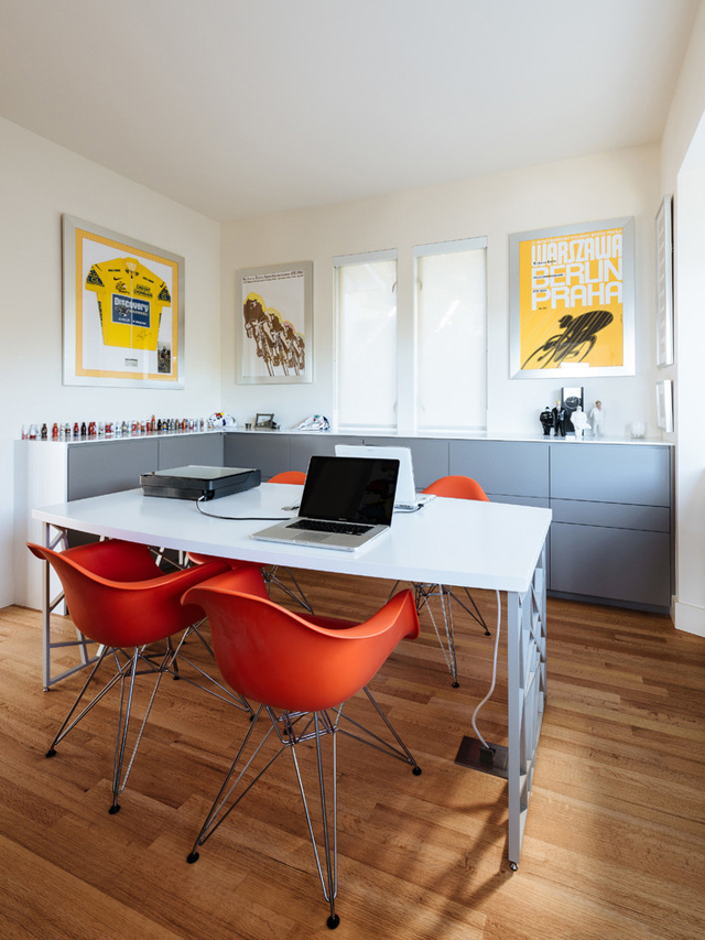 Intérieur à l'ameublement moderne et épuré