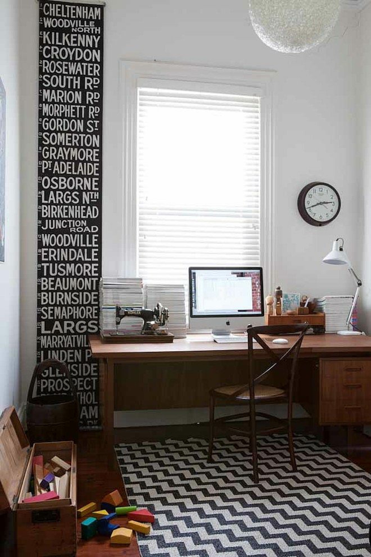 Style rétro dans le bureau de la maison de ville bureau aux meubles rétro maison de ville