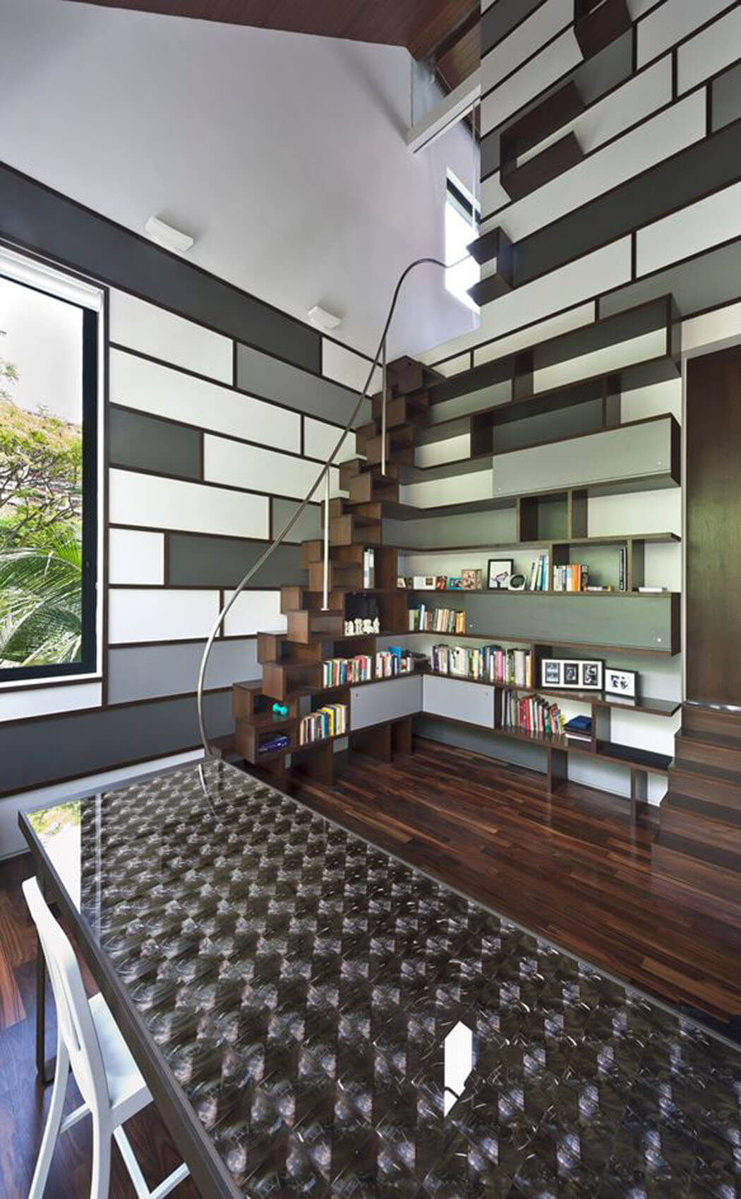 Même à l’intérieur des pièces l’agencement et l’architecture intérieure restent très créatifs intérieur design original bureau maison moderne