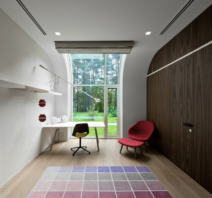 Bureau au mobilier minimaliste et à la déco en toute sobriété intérieur contemporain futuriste maison architecte