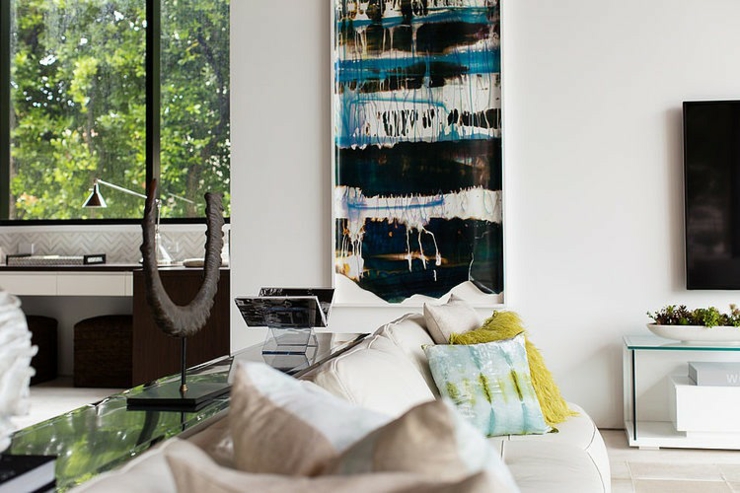 Tableaux d’art contemporains accrochés aux murs design décoration d'intérieur sobre