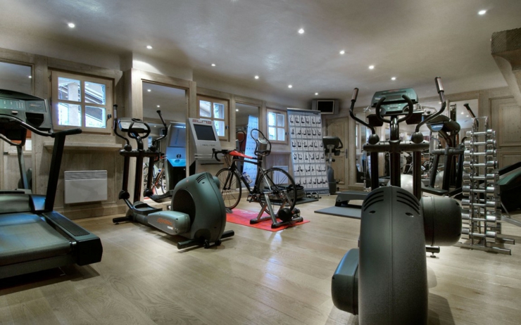 Salle de fitness pour des vacances toniques fitness chalet de vacances luxes courchevel
