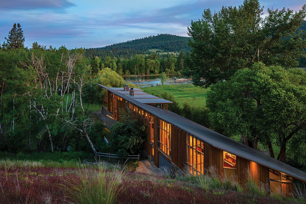 Une architecture atypique pour une résidence secondaire dans un décor idyllique architecture moderne maison de luxe en bois