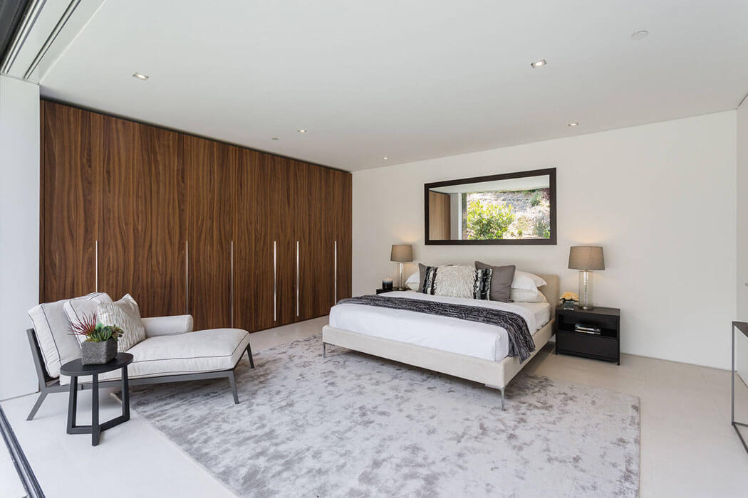 Chaque chambre possède de grands placards intégrés ainsi qu’une salle de bains attenante spacieuse chambre d'amis maison de luxe