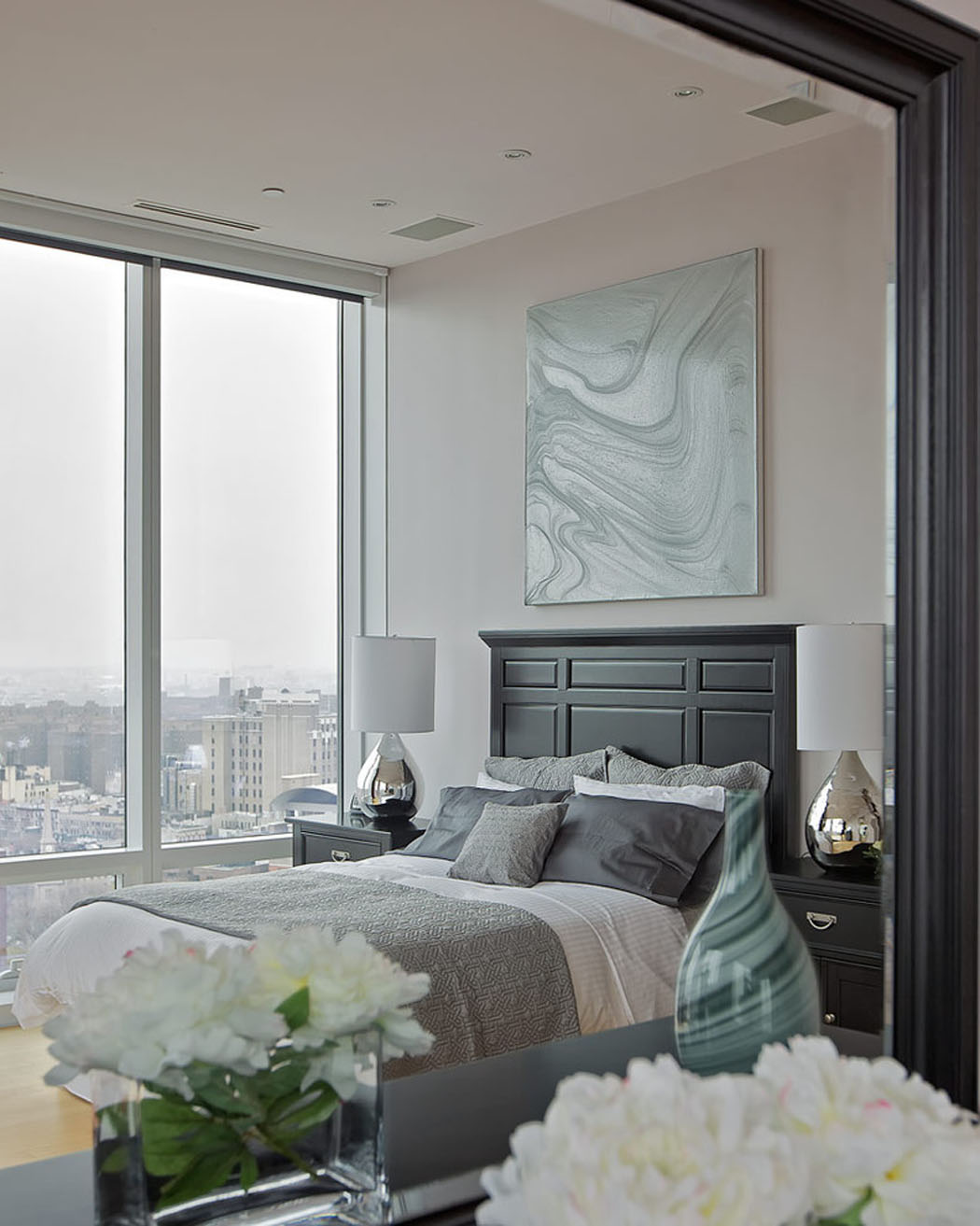 chambre d'amis minimaliste vue sur ville