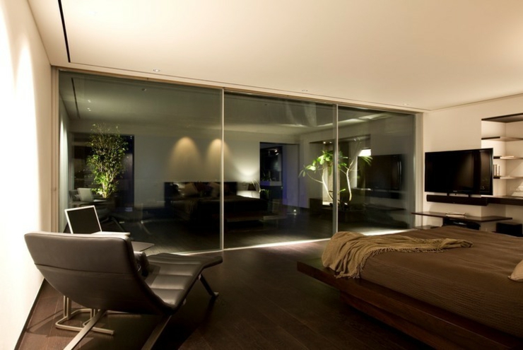 Chambre principale avec vue superbe sur l’eau chambre à coucher baie vitrée vue sur mer