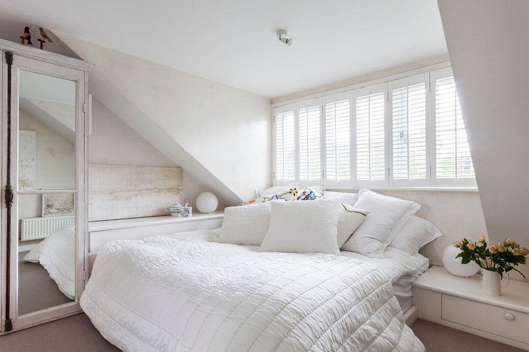 lit double chambre sous le toit maison de charme