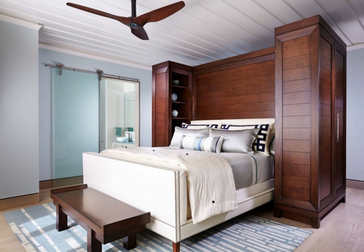 Chambre à coucher avec tête de lit & armoire en bois exotique chambre influence tropicale déco