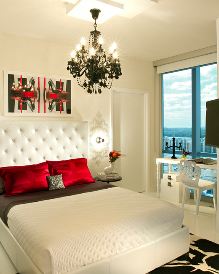 Chambre à coucher tête de lit capitonné et vue sur la mer chambre appartement de vacances vue mer