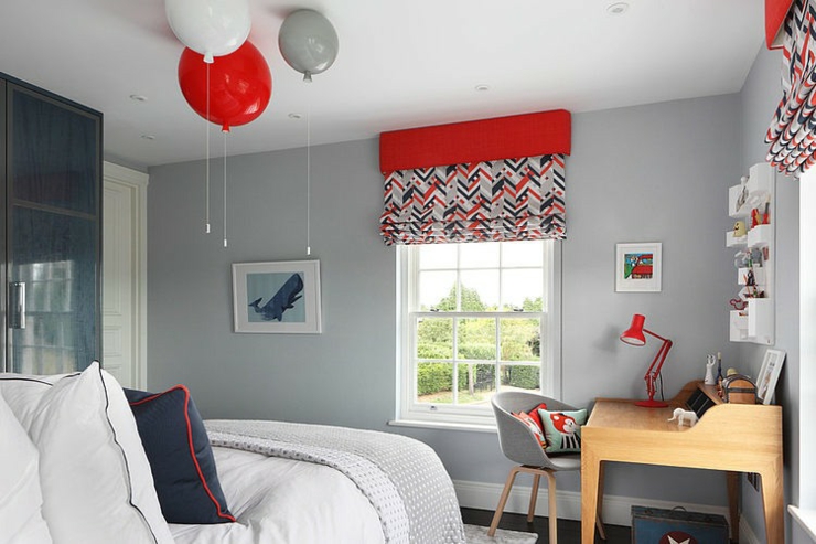 Chambre d’enfant rehaussée par les accessoires rouges chambre d'enfant moderne sympa rouge
