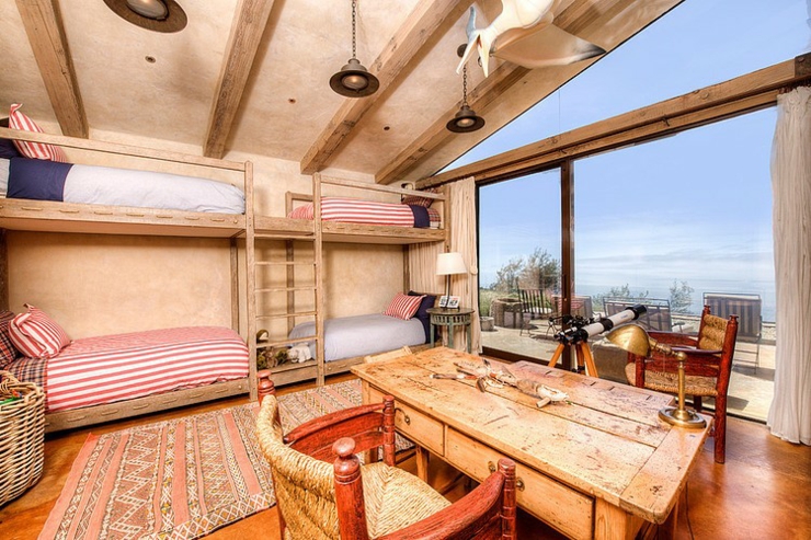 La chambre des enfants avec des lits superposés et vue sur la mer belle demeure chambre enfants lits superposés