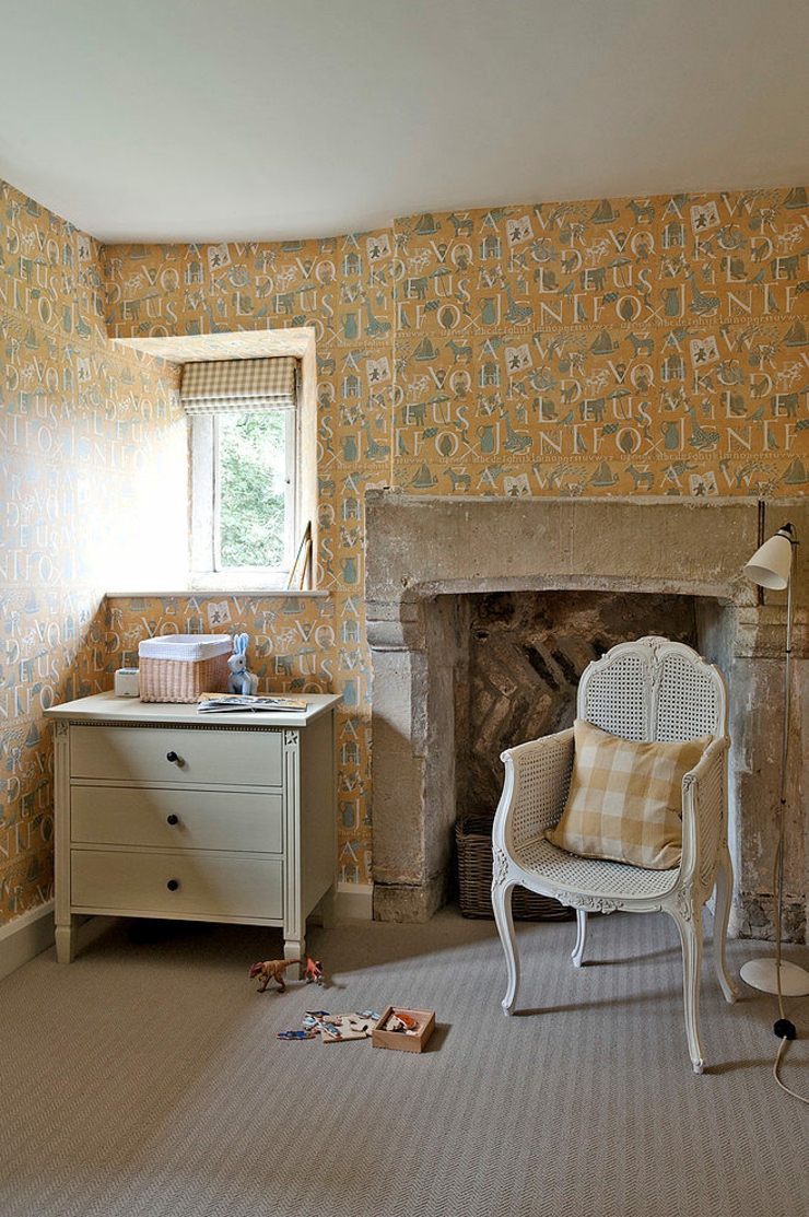 Mobilier design pour une résidence de vacances provençale vestiges d'anciens propriétaires de maison de campagne