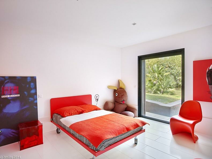 chambre d'enfant rouge et blanc