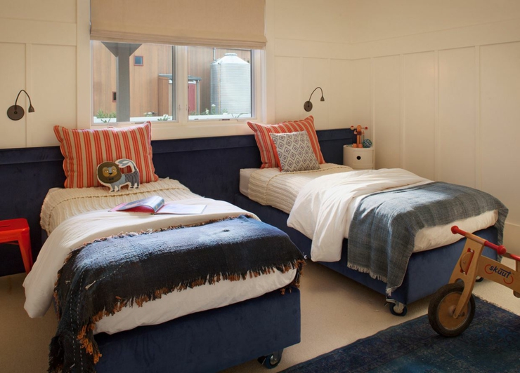 Petite chambre de sieste avec des lits séparés pour les enfants chambre lits séprarés enfants