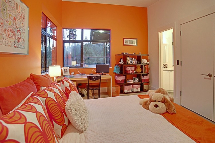 Chambre d’enfant à la déco aux couleurs bien prononcées chambre d'enfant en orange