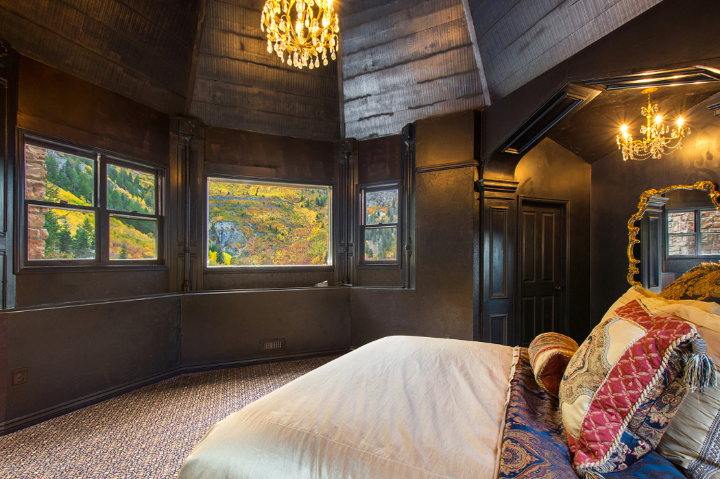 chambre avec vue circulaire sur la montagne