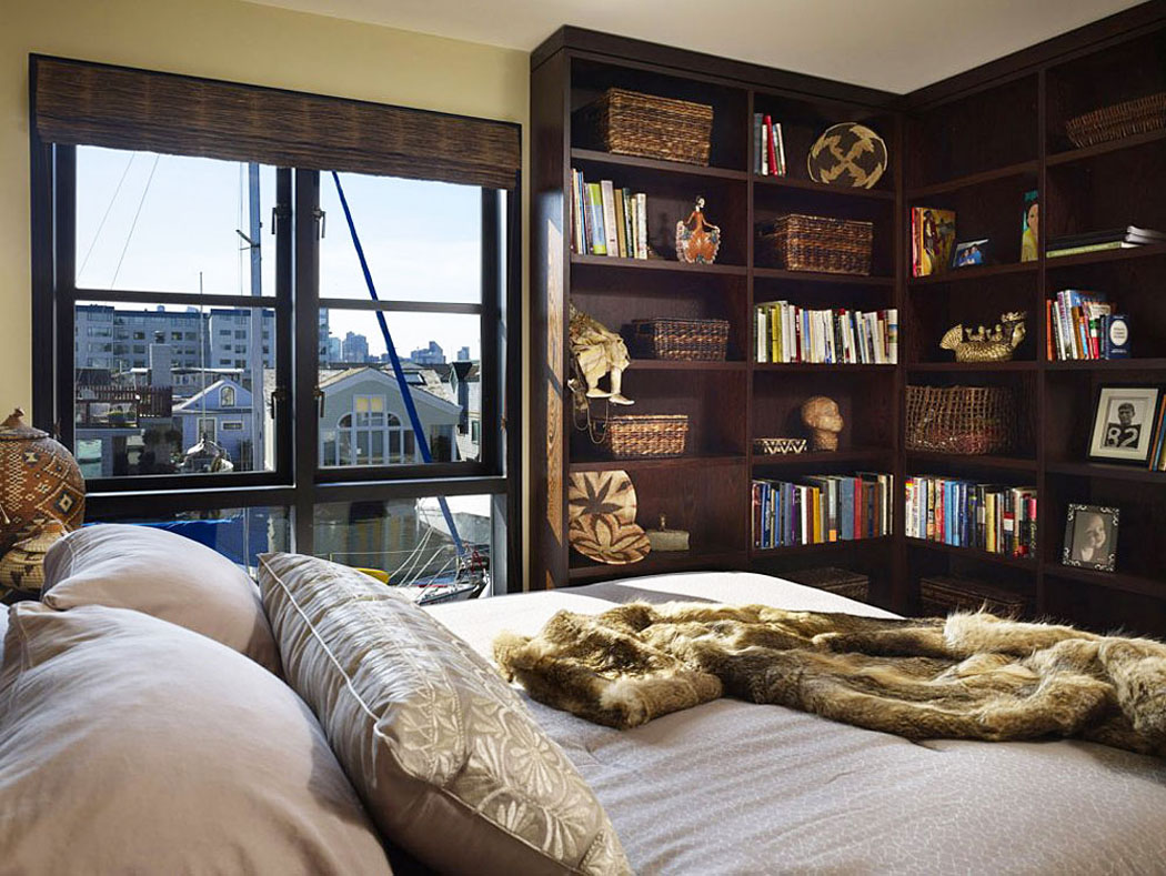 Petites mais sympas, les chambres possèdent une déco chaleureuse et accueillante chambre maison flottante dans lac