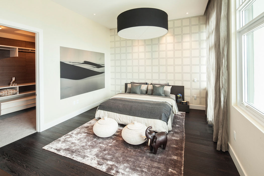 La chambre à coucher des maitres de cet appartement moderne à la déco soignée et classe suite des parents appartements de standing avec vue